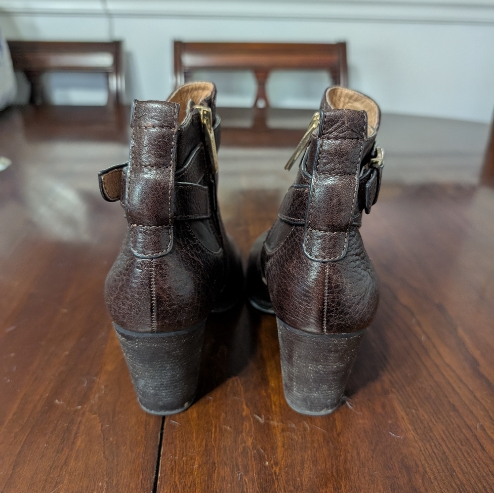 3/$30 Louise Et Cie Brown Boots - Picture 5 of 8